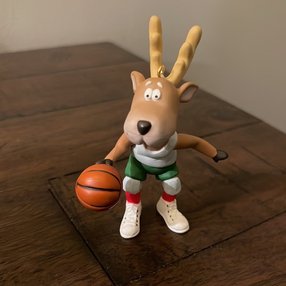 Vintage Reindeer Champs Basketball Hallmark Ornament 1988 - Picture 2 of 6